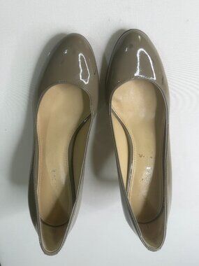 Coach Patent Leather Heels Taupe Classic Pumps Size 7.5 B Mid Heel